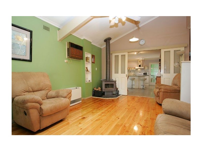 9 Drake Close, Gladstone Park VIC 3043