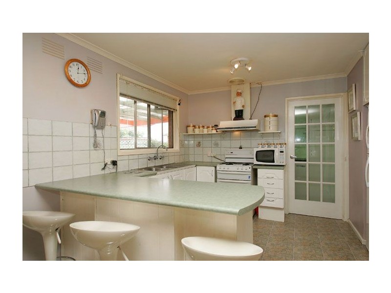 9 Drake Close, Gladstone Park VIC 3043