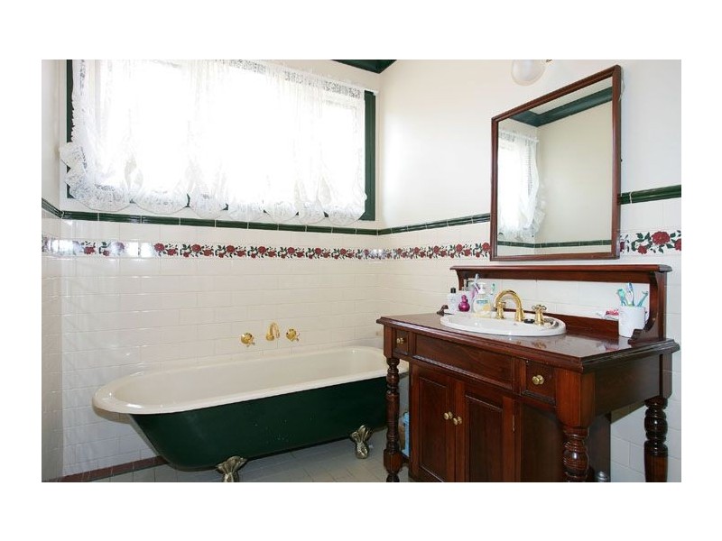 5 Newcastle Court, Greenvale VIC 3059