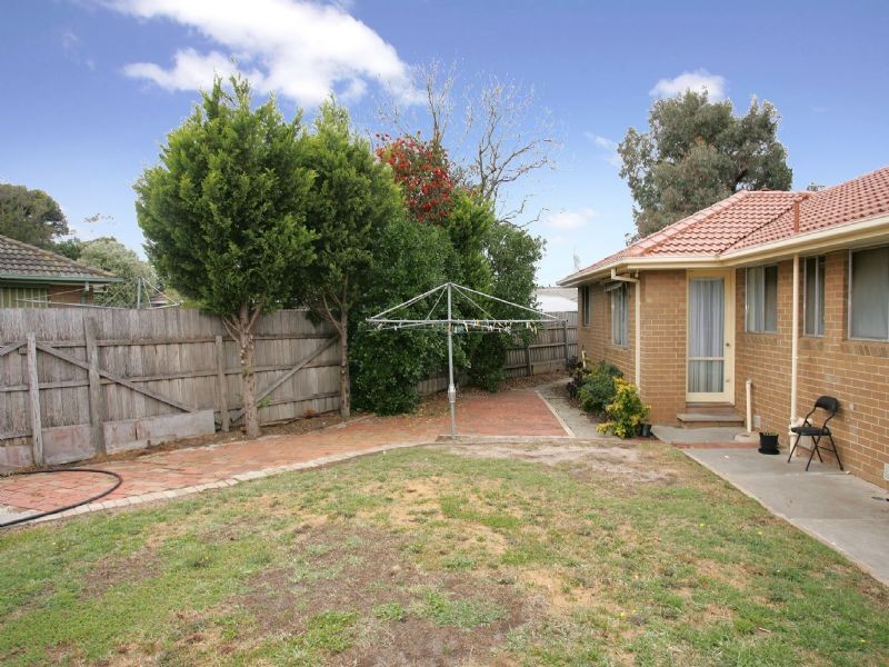 4 Cosdown Court, Gladstone Park VIC 3043