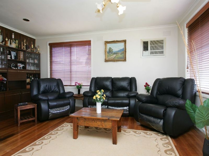 4 Cosdown Court, Gladstone Park VIC 3043