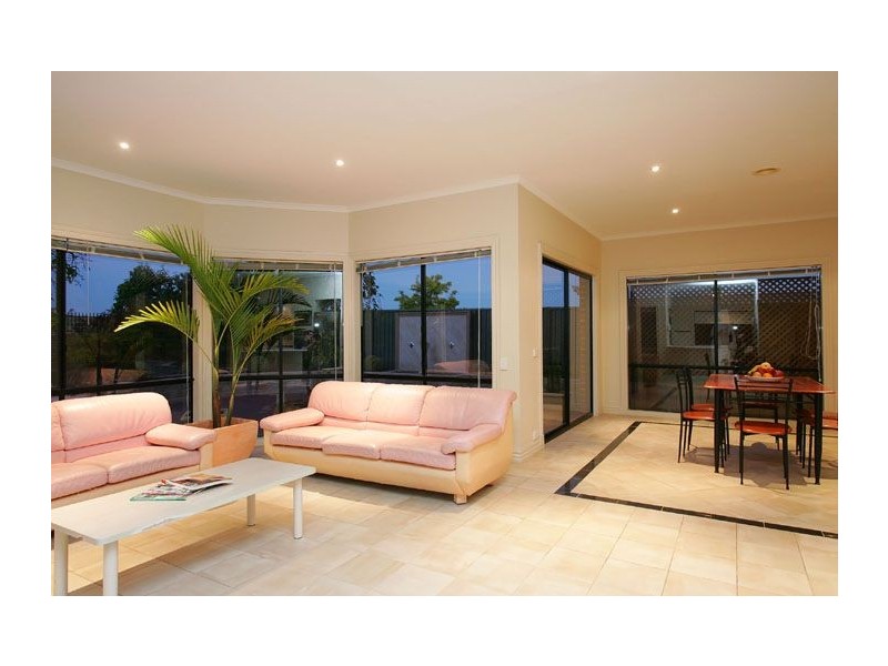 13 Lamplight Way, Attwood VIC 3049