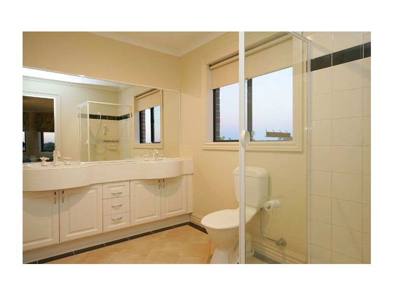 13 Lamplight Way, Attwood VIC 3049