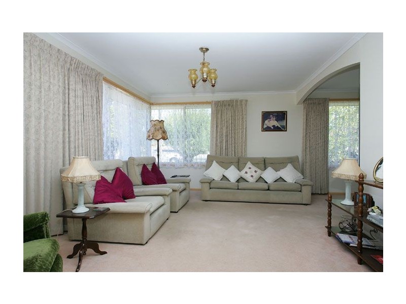 51 Snaefell Crescent, Gladstone Park VIC 3043