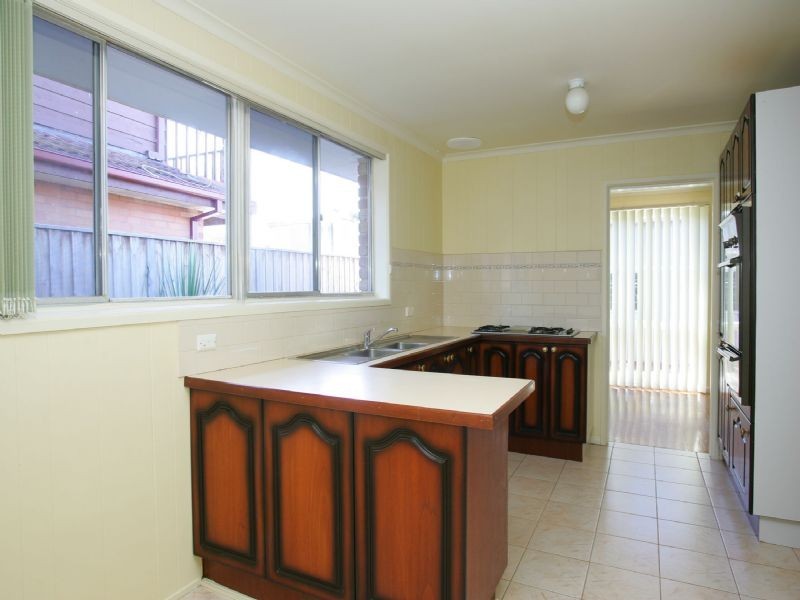 77 South Circular Road, Gladstone Park VIC 3043