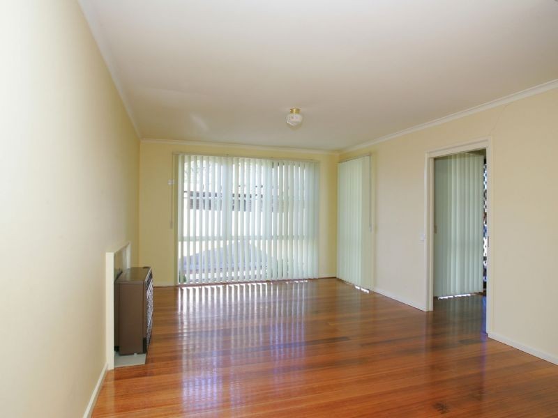 77 South Circular Road, Gladstone Park VIC 3043