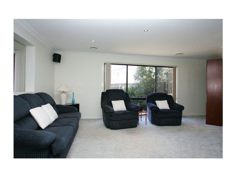 8 Chattan Court, Greenvale VIC 3059