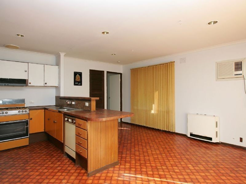 25 Snaefell Crescent, Gladstone Park VIC 3043