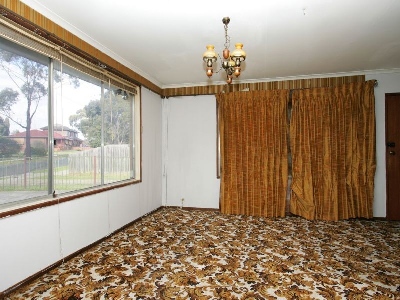 25 Snaefell Crescent, Gladstone Park VIC 3043