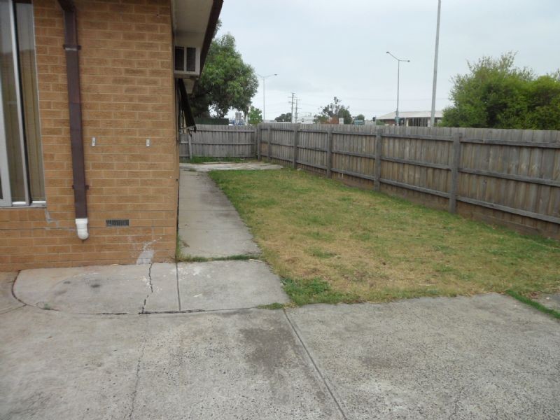 25 Snaefell Crescent, Gladstone Park VIC 3043