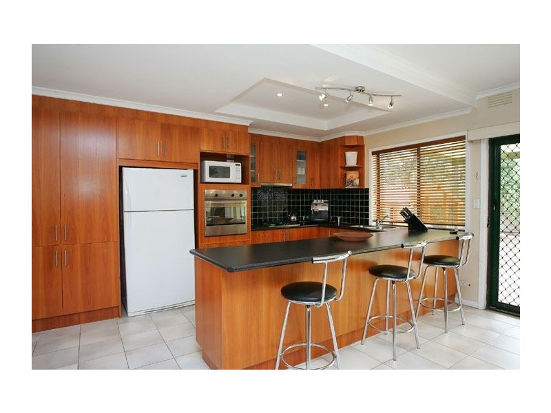 4 Royston Place, Gladstone Park VIC 3043