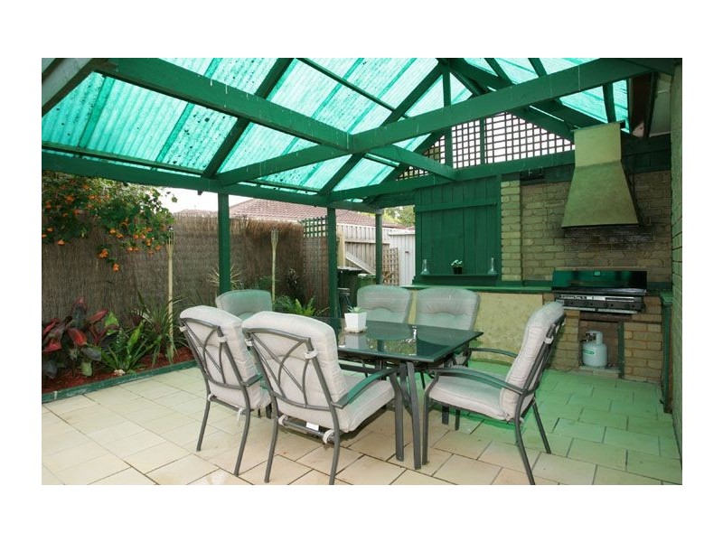 4 Royston Place, Gladstone Park VIC 3043