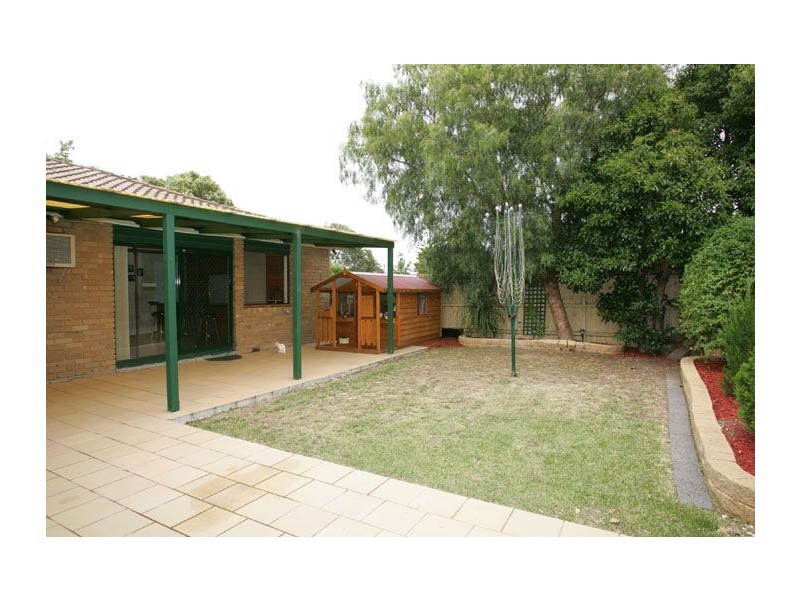 4 Royston Place, Gladstone Park VIC 3043