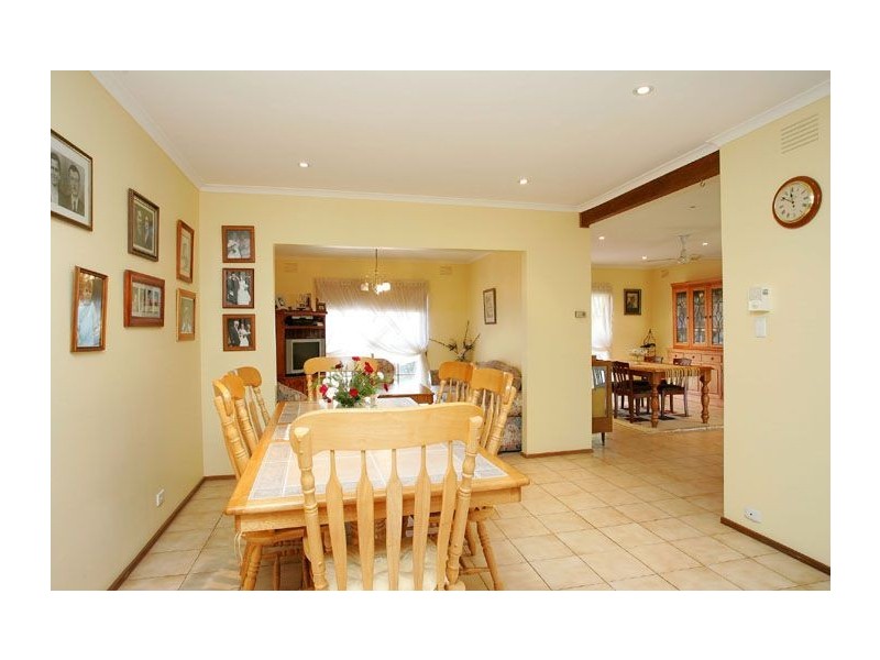 8 Kirby Close, Greenvale VIC 3059