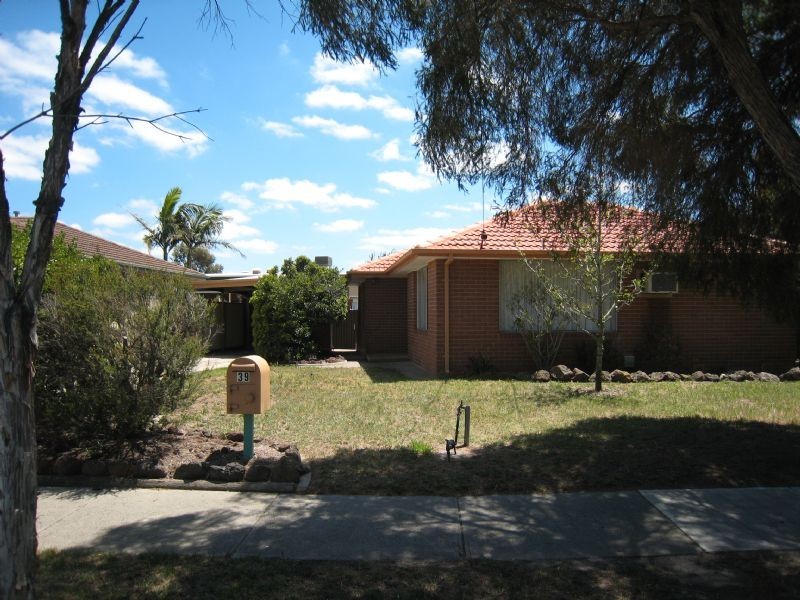 39 Wolverton Drive, Gladstone Park VIC 3043