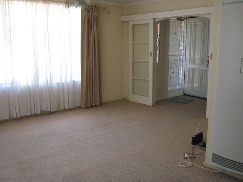 39 Wolverton Drive, Gladstone Park VIC 3043