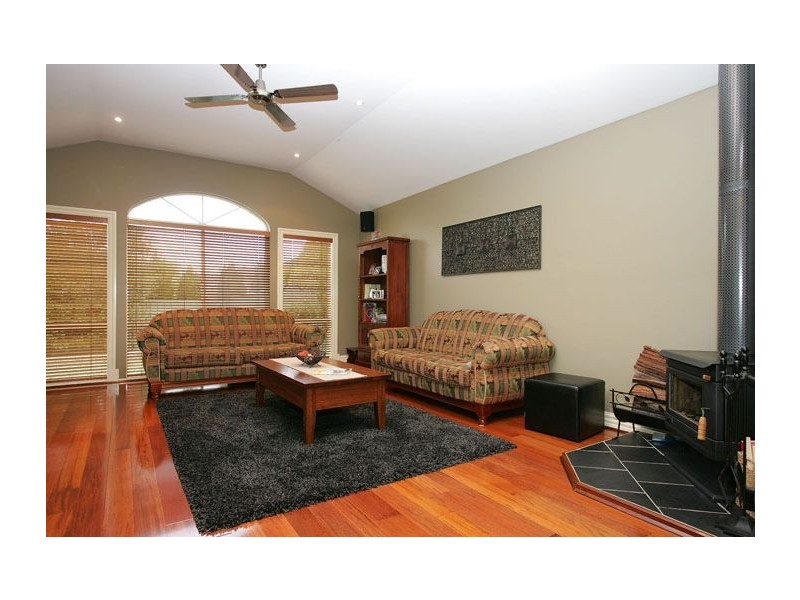 66 Alanbrae Terrace, Attwood VIC 3049