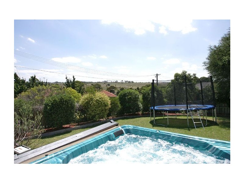 178 Erinbank Crescent, Attwood VIC 3049