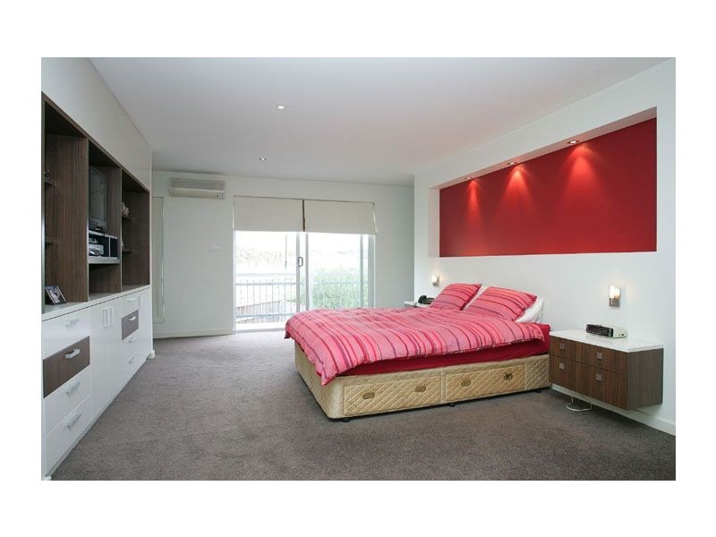 4 Thistle Brook, Gowanbrae VIC 3043