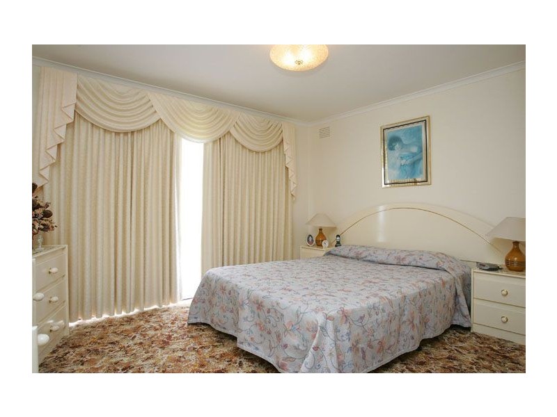 3 Adam Court, Gladstone Park VIC 3043