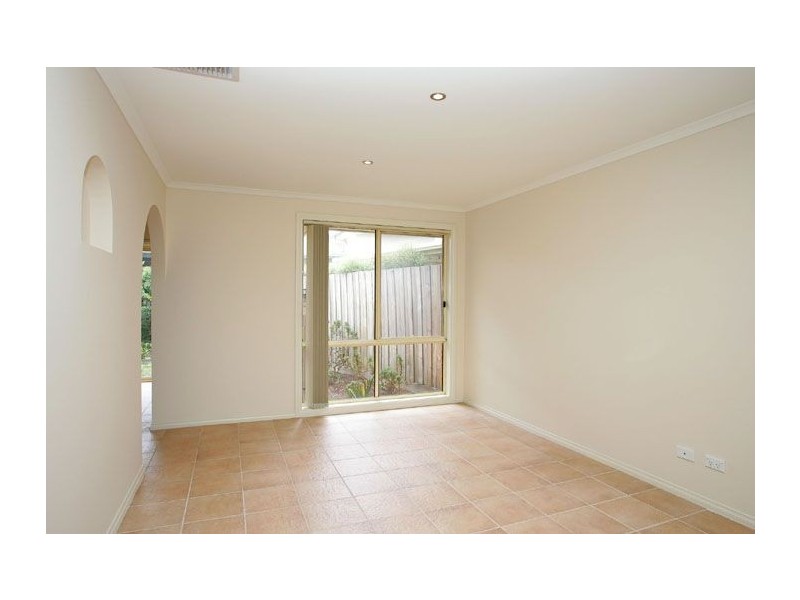 2/49 Waratah Avenue, Tullamarine VIC 3043