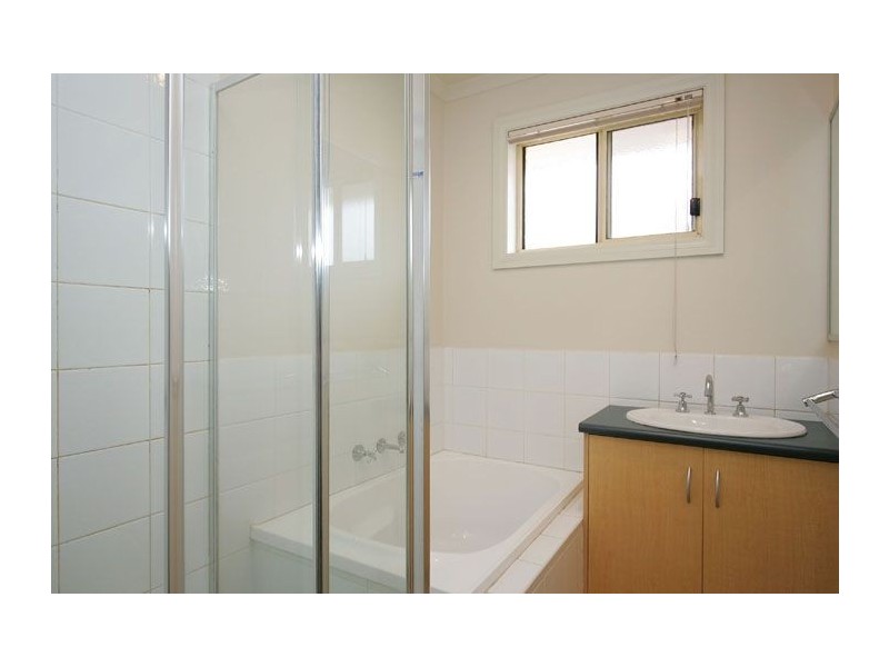 2/49 Waratah Avenue, Tullamarine VIC 3043