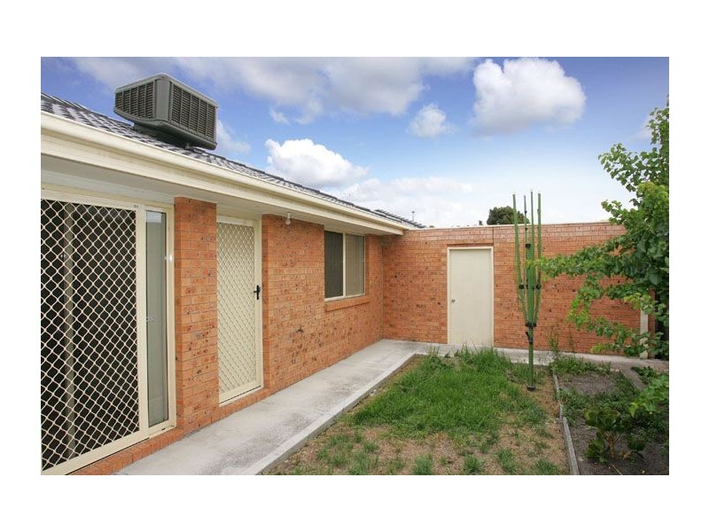 2/49 Waratah Avenue, Tullamarine VIC 3043