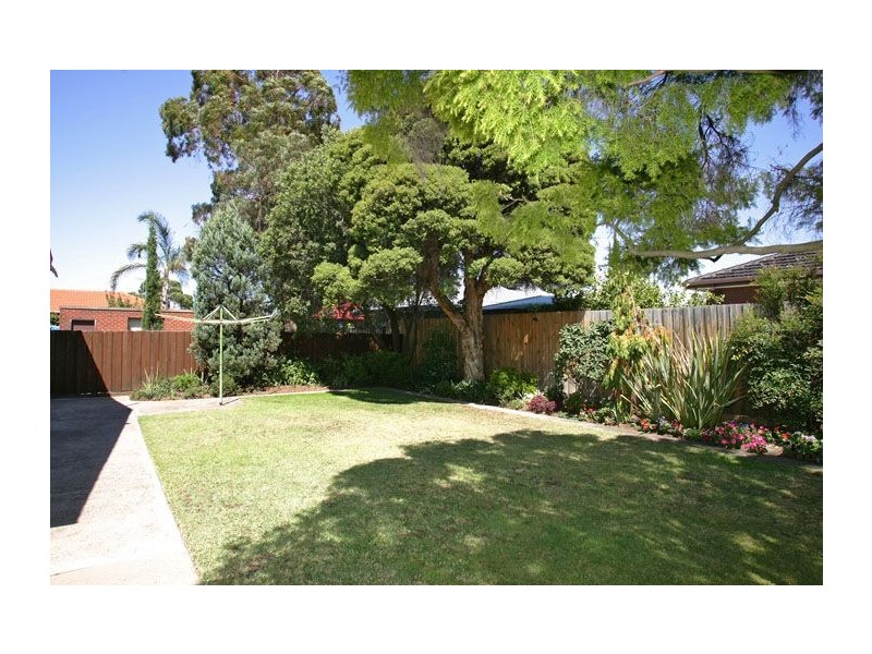 22 Cassandra Drive, Gladstone Park VIC 3043