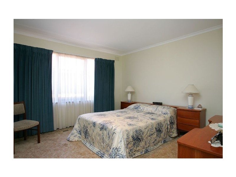 22 Cassandra Drive, Gladstone Park VIC 3043