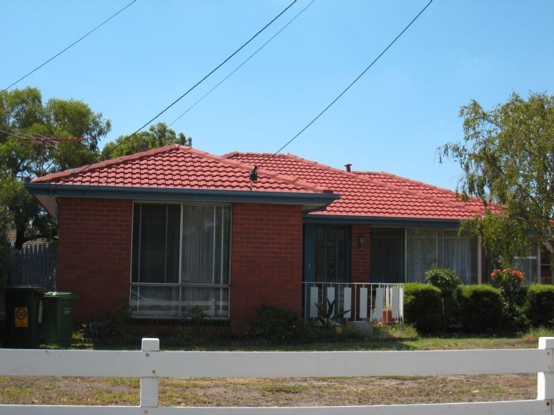 28 Rylandes Drive, Gladstone Park VIC 3043