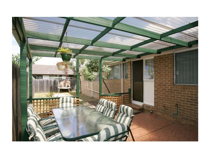 80 South Circular Road, Gladstone Park VIC 3043