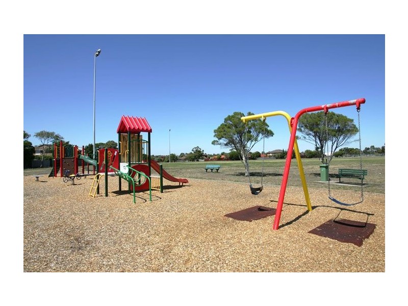 9 Osborne Avenue, Gladstone Park VIC 3043