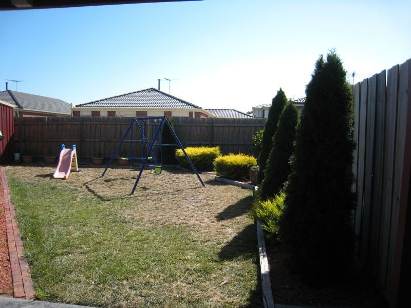 5 Glama Court, Roxburgh Park VIC 3064