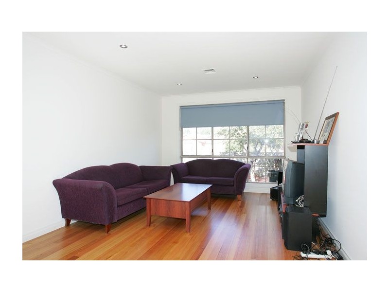 1/13 Gabrielle Crescent, Gladstone Park VIC 3043