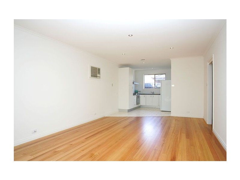 1/13 Gabrielle Crescent, Gladstone Park VIC 3043