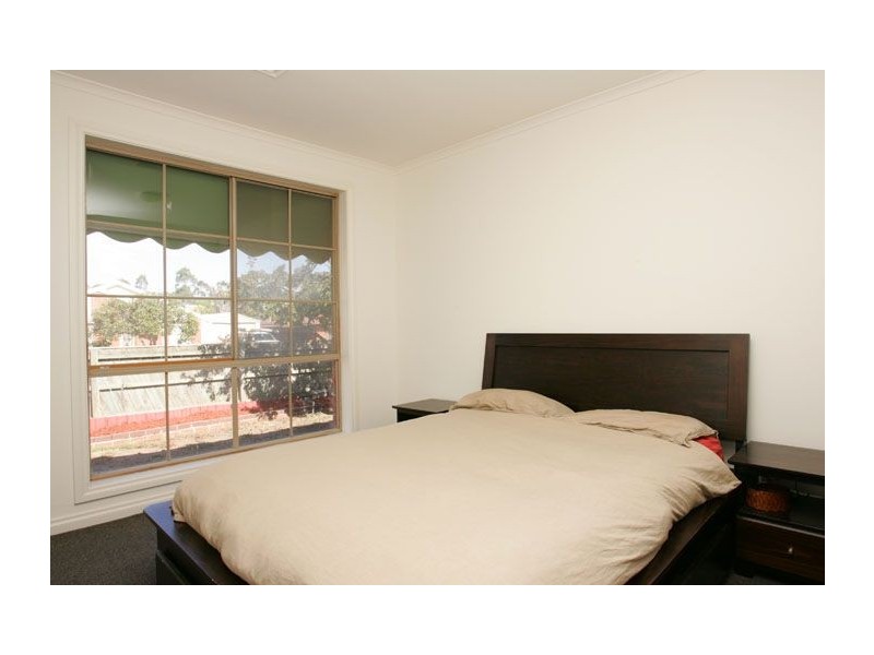 1/13 Gabrielle Crescent, Gladstone Park VIC 3043