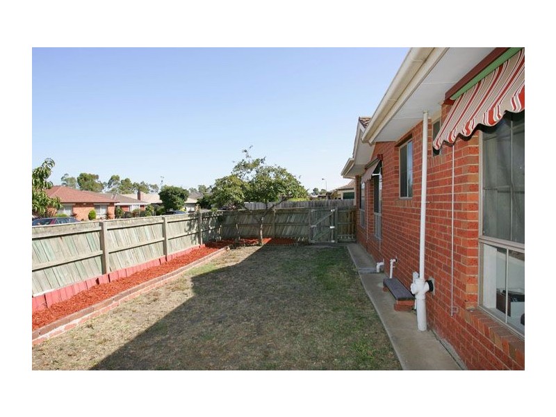 1/13 Gabrielle Crescent, Gladstone Park VIC 3043