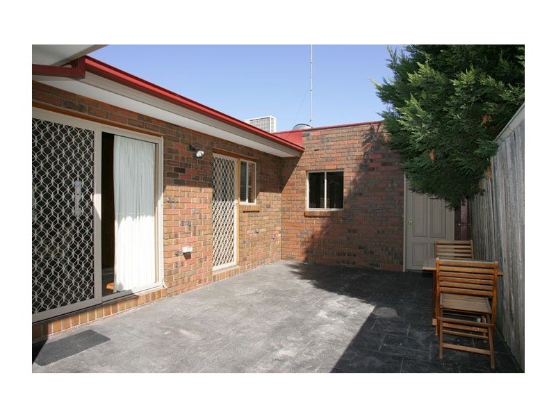 2/21 Waratah Avenue, Tullamarine VIC 3043