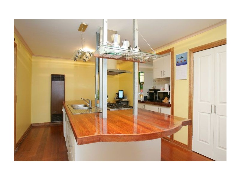 27 North Circular Road, Gladstone Park VIC 3043