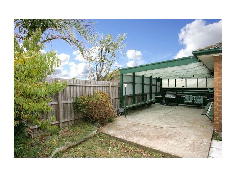 27 North Circular Road, Gladstone Park VIC 3043