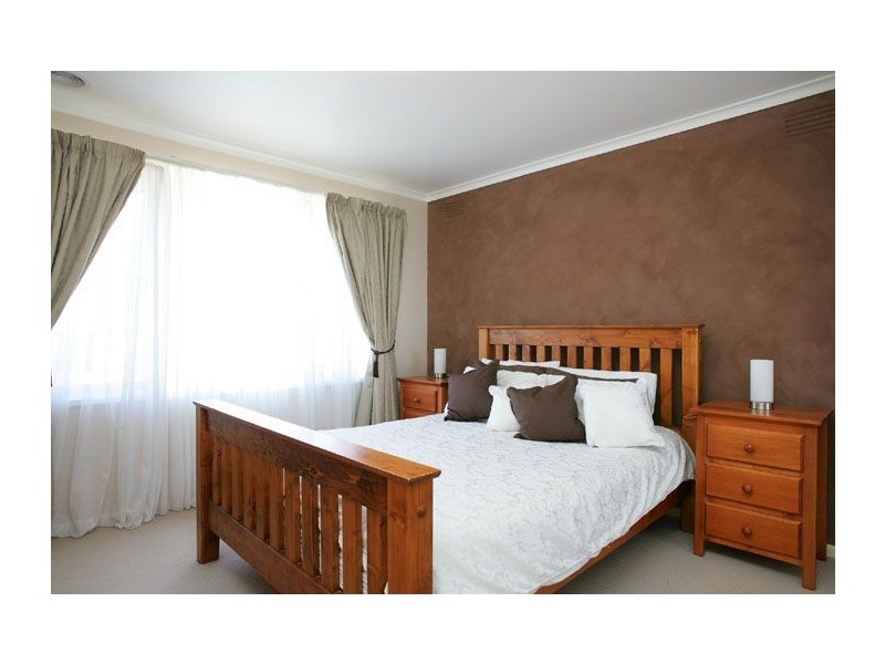 1 Midway Close, Gladstone Park VIC 3043