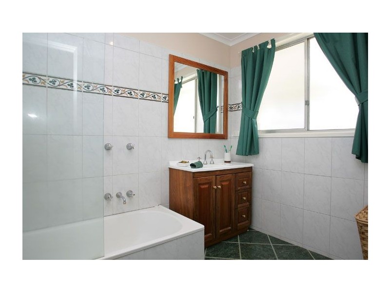 1 Midway Close, Gladstone Park VIC 3043