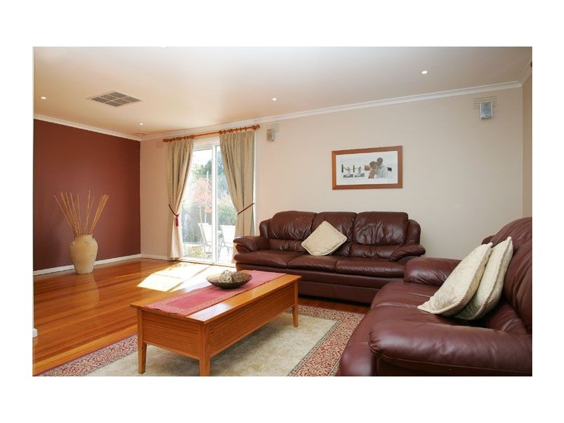 1 Midway Close, Gladstone Park VIC 3043