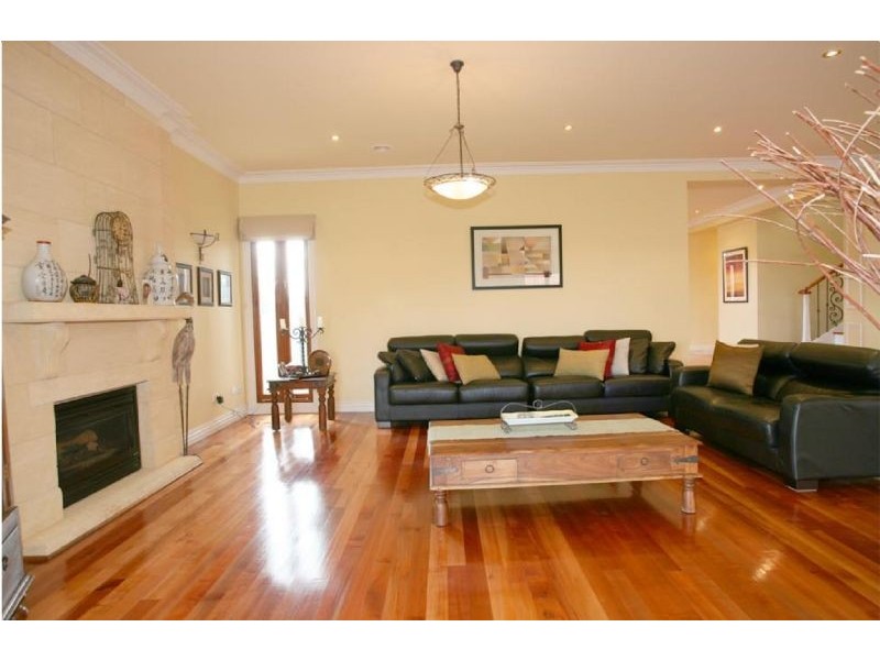 6 Gatehouse Drive, Attwood VIC 3049