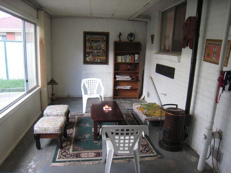 16 Samara Grove, Gladstone Park VIC 3043