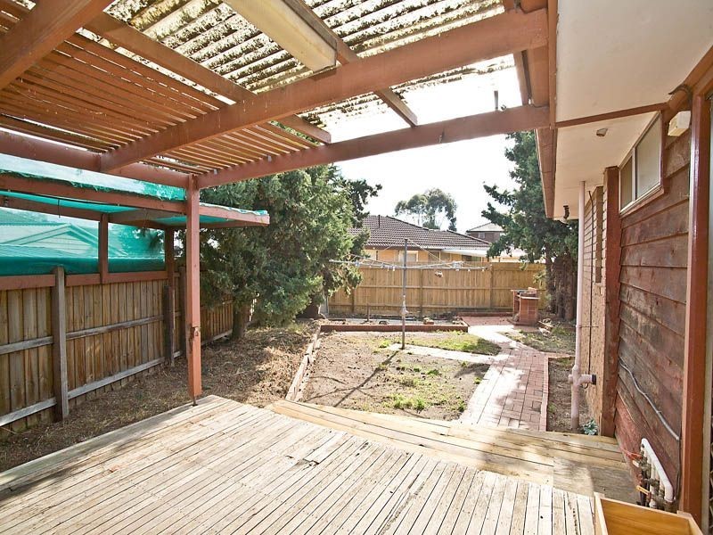 23 Gaynor Crescent, Gladstone Park VIC 3043