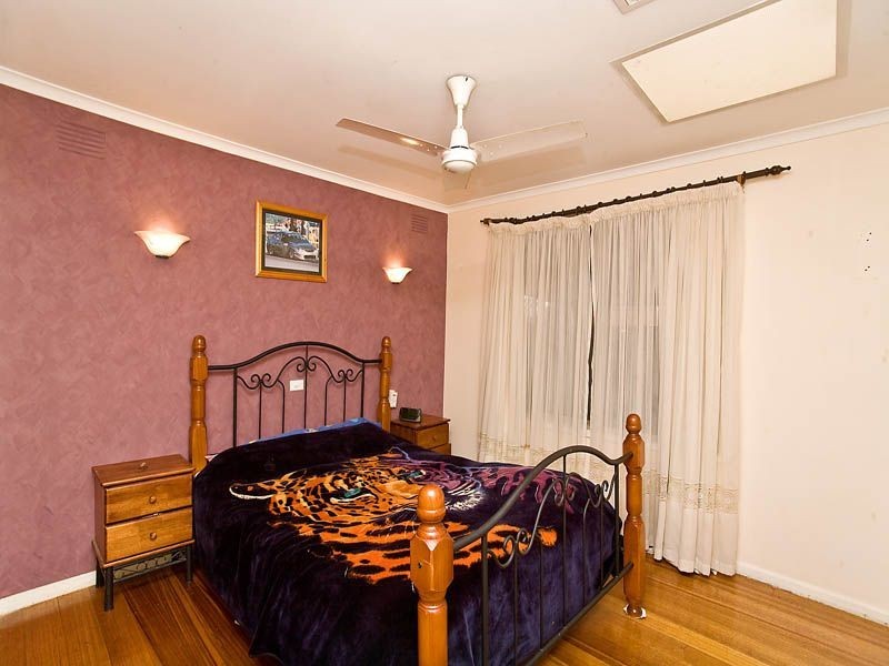 23 Gaynor Crescent, Gladstone Park VIC 3043