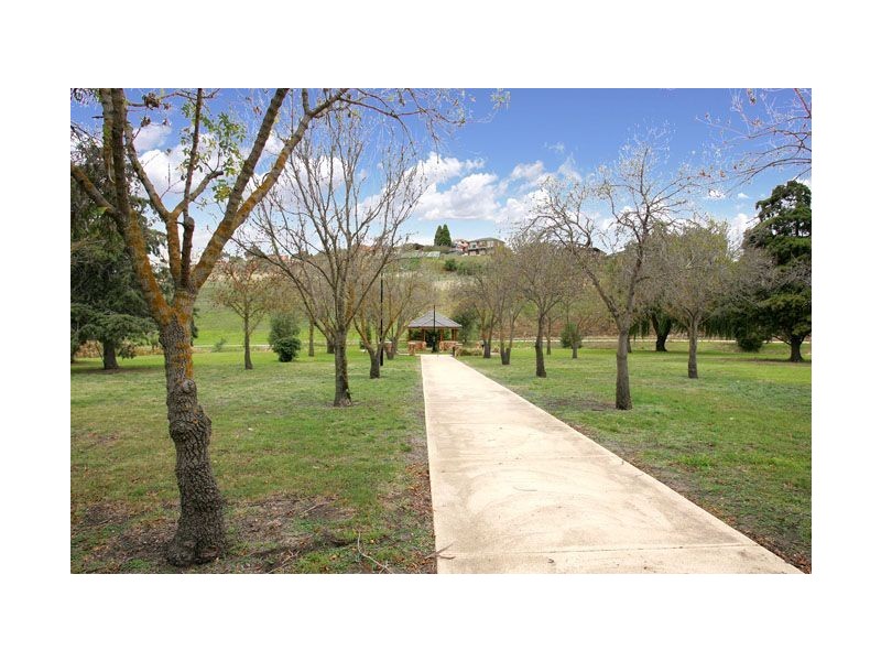 2 Birk Court, Gowanbrae VIC 3043