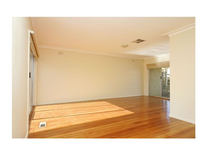 15 Carol Grove, Tullamarine VIC 3043