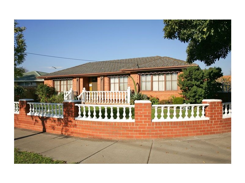 16 Grantley Drive, Gladstone Park VIC 3043